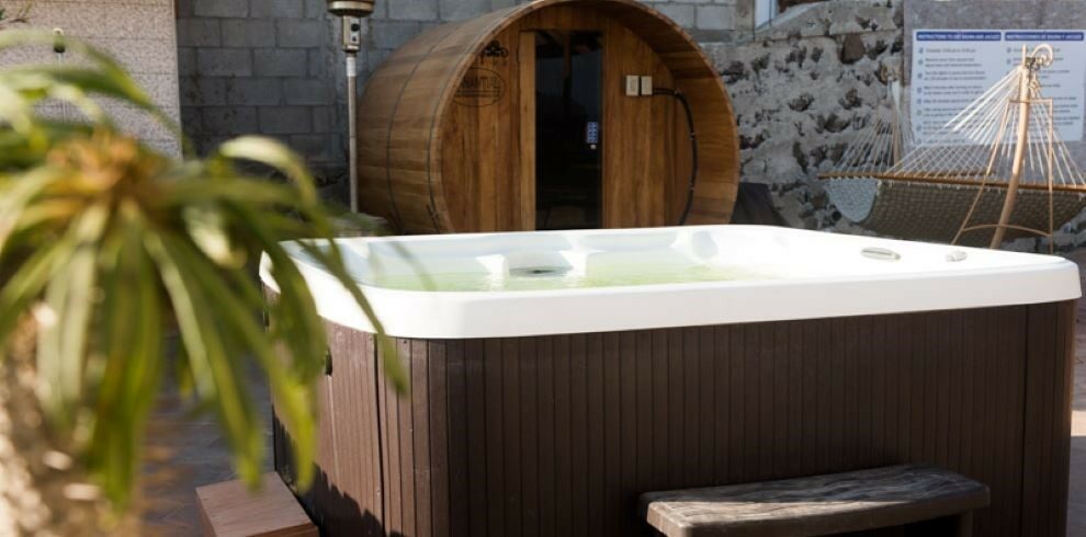 The hot tub and sauna at Experience Ibogaine