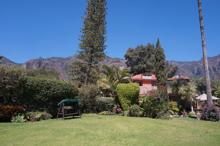 The grounds and mountains at Iboga Quest Tepoztlán Ibogaine Retreat Mexico