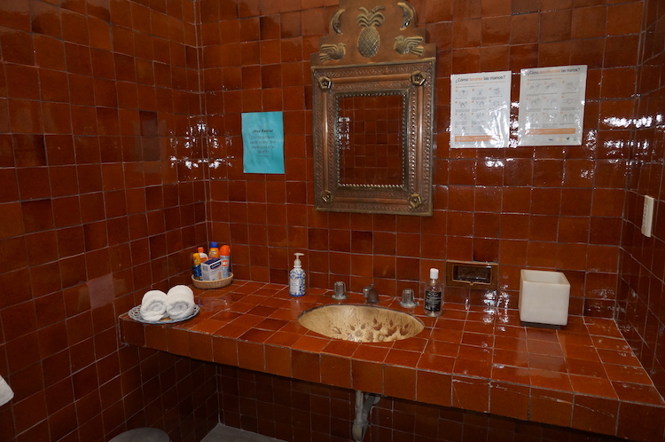 Guest washroom at Tandava 5-MeO-DMT Retreats in Tepoztlan, Mexico