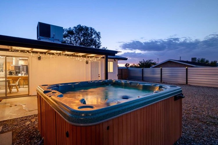 Under the open sky, immerse in pure relaxation. Our outdoor jacuzzi at the retreat house offers a haven of warmth at Nektar Healing Retreat Los Angeles California