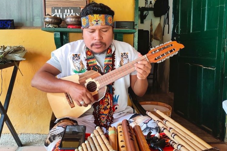 Finding harmony in every note, our retreat is a symphony of love for music here at Lawayra Ayahuasca retreat in Fredonia, Colombia